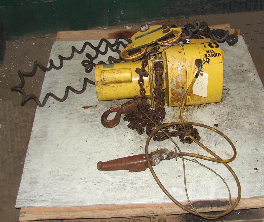 Material Handling Equipment chain hoist, 2000 lbs. Budgit model 113454-14