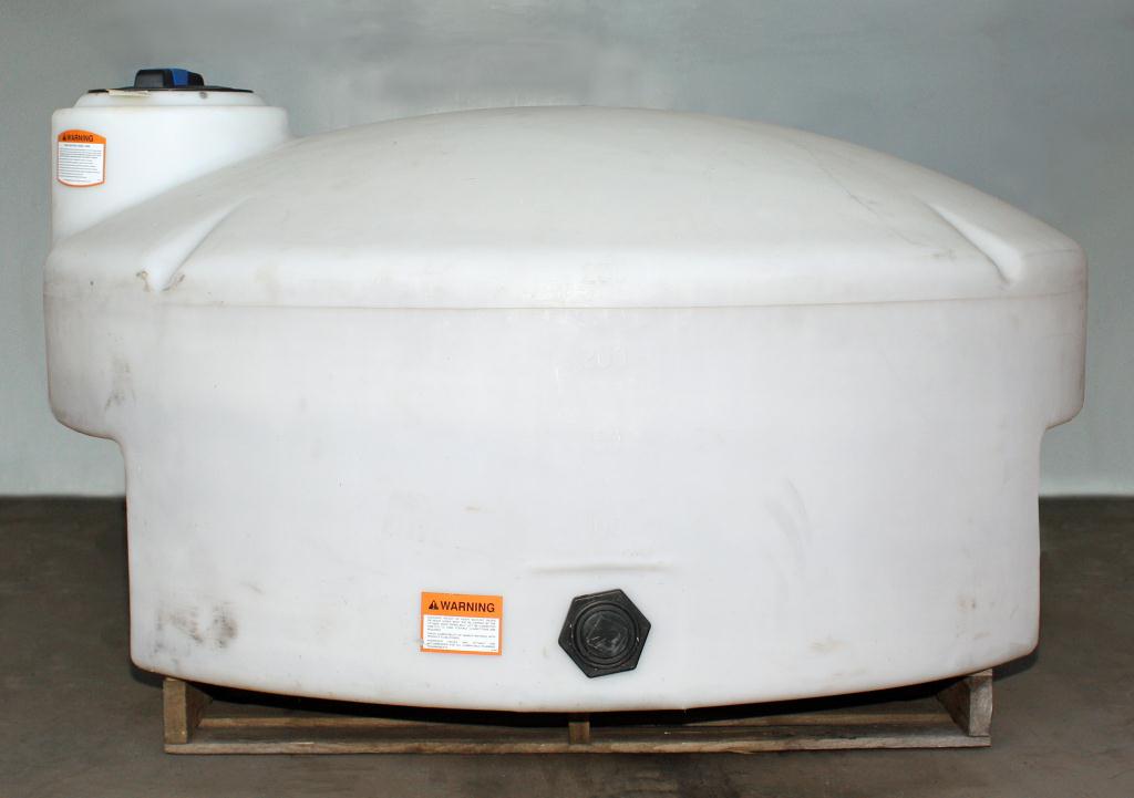 Tank 325 gallon vertical tank, poly, flat bottom